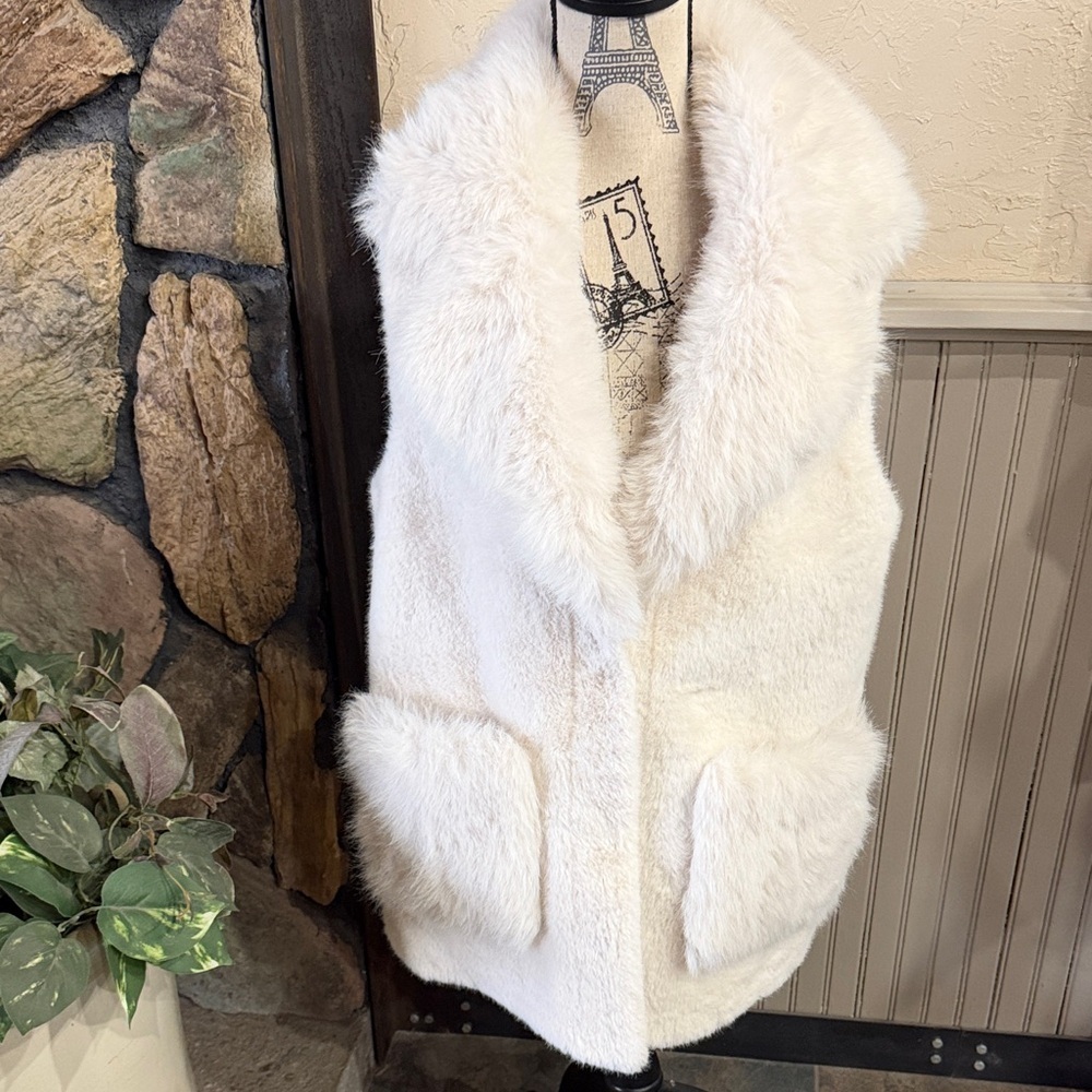 Women's Cream Faux Fur Vest - Luxurious Plush Outerwear